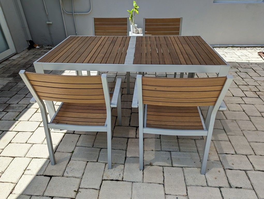 IKEA SJALLAND TABLE AND 4 ARMCHAIRS Outdoor