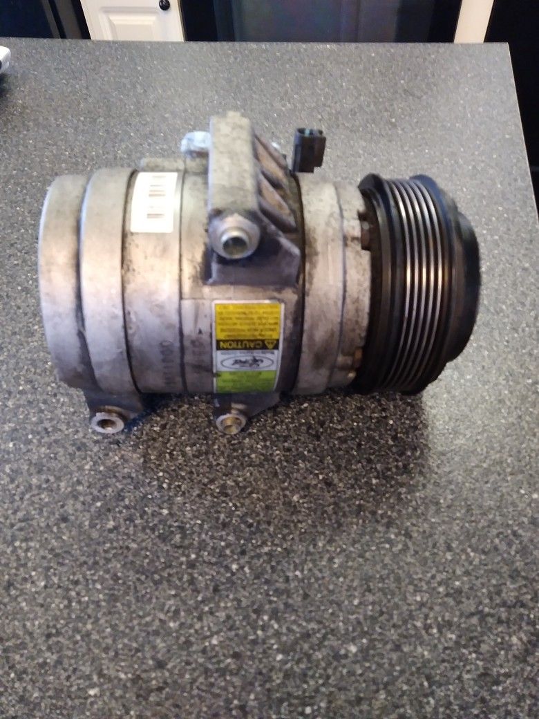 FORD. FUSION. 4 CYL. 2008. AC COMPRESSOR. ORIGINAL. FORD. EQUIPMENT. 140 DOLLARS. GUARANTEE TO WORK