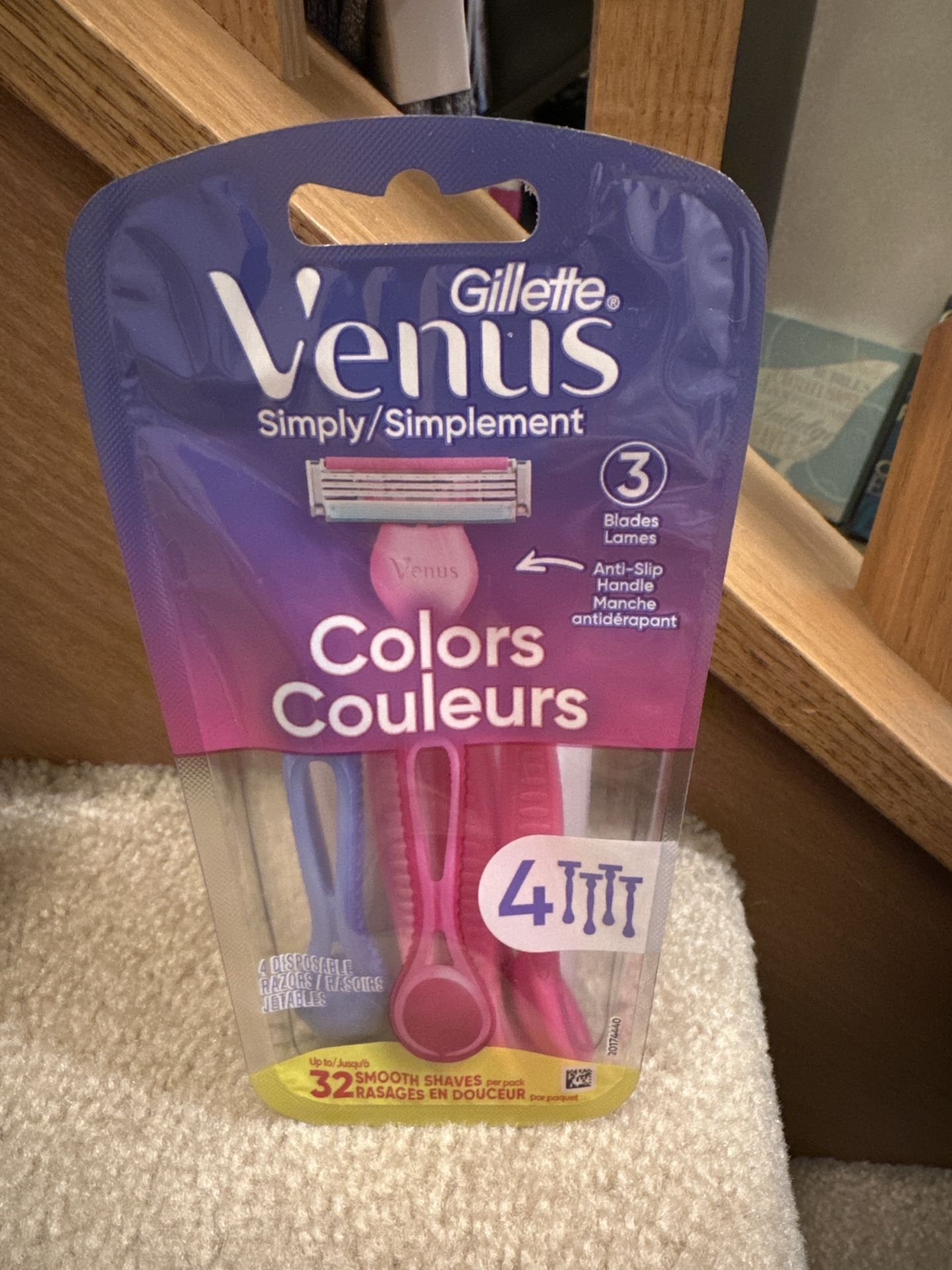 Venus Simply 3 Women's 3 Blade Disposable Razor, 4 count, new $3