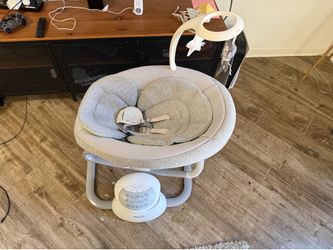 Graco Baby Bassinet/Swing – Excellent Condition
