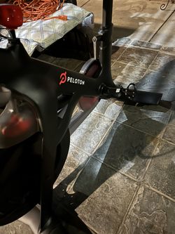Peleton exercise bicycle  Exercise bicycle like new  Just been sitting in the garage  Like new  Workout  Giant screen Gym  Fitness 
