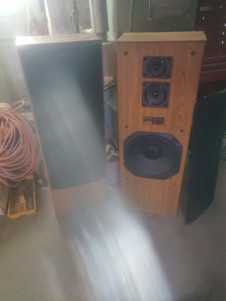 Fisher Speakers