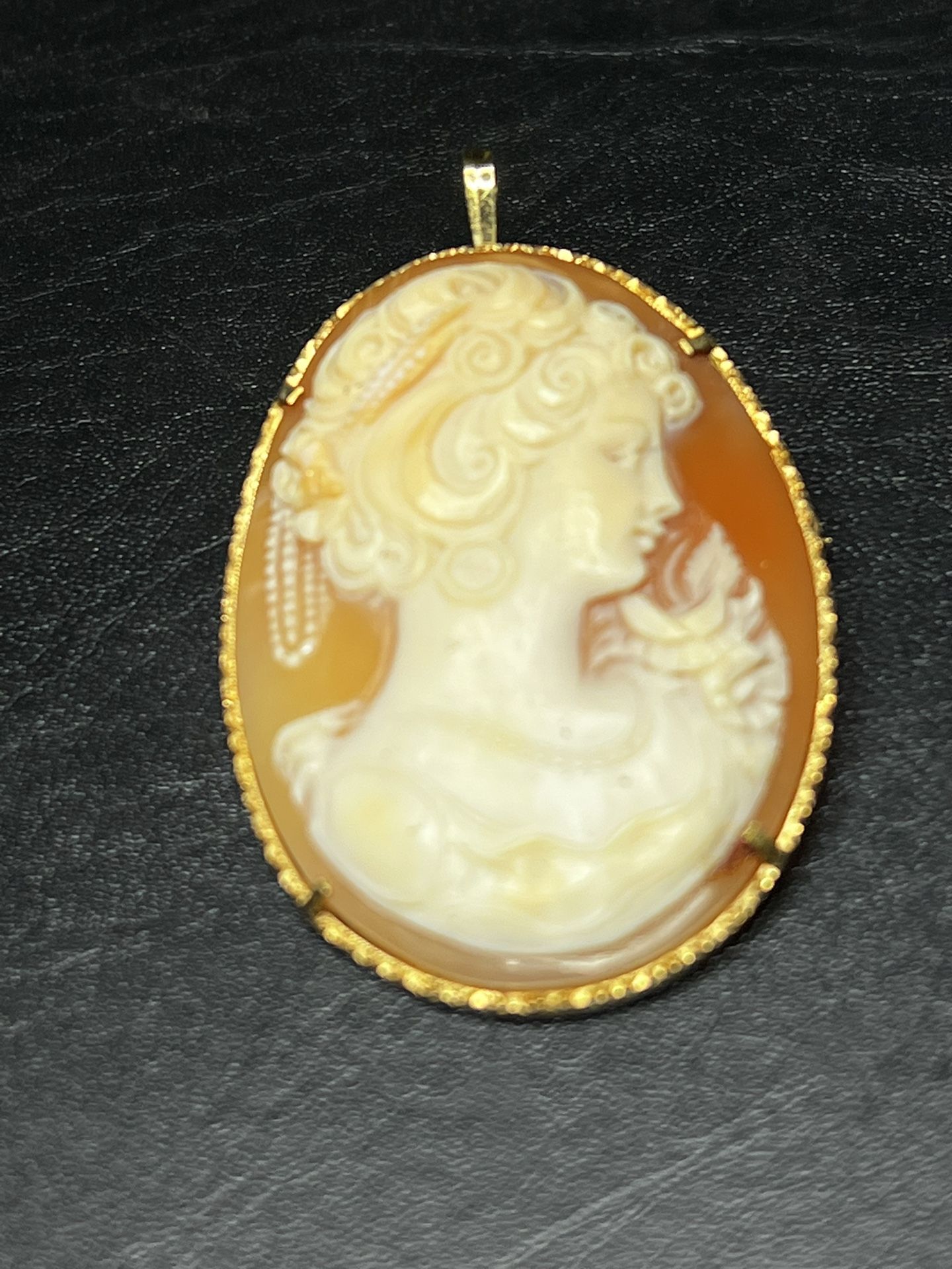 Mothers Day! 18k Vintage Gold Cameo