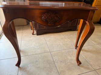Bombay Company French Provincial Table