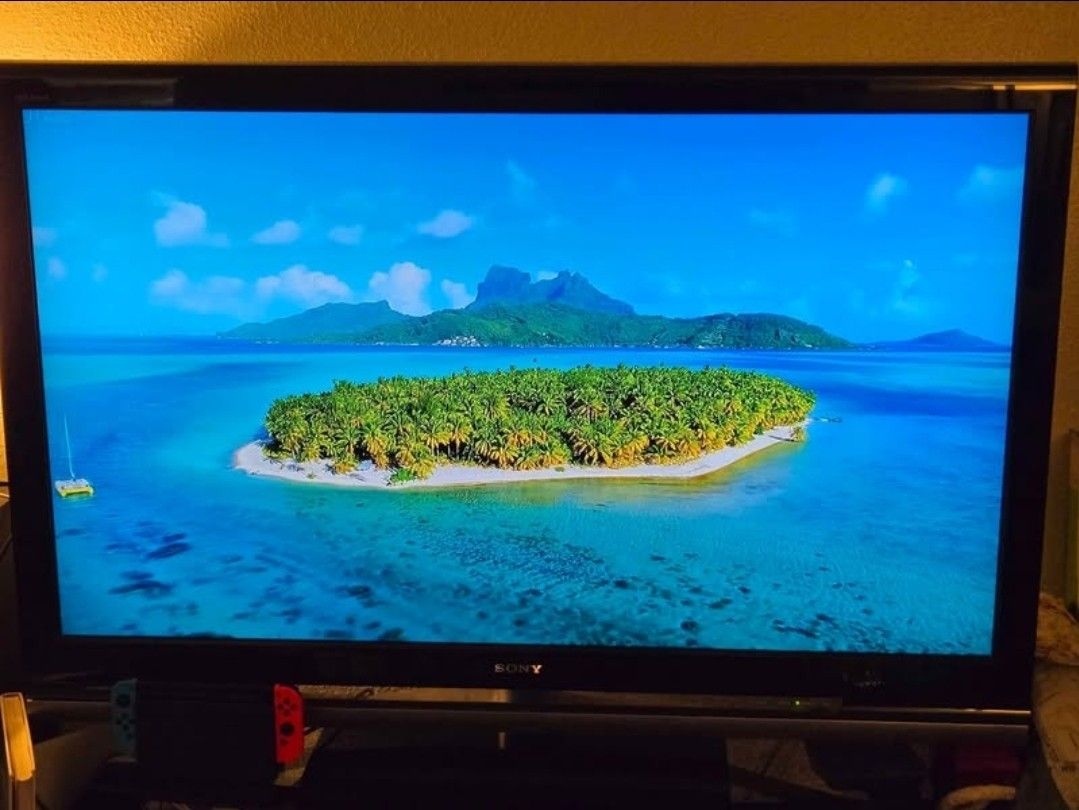 Sony KDL-52V4100 52" BRAVIA® V-Series 1080p LCD HDTV with original remote and stand