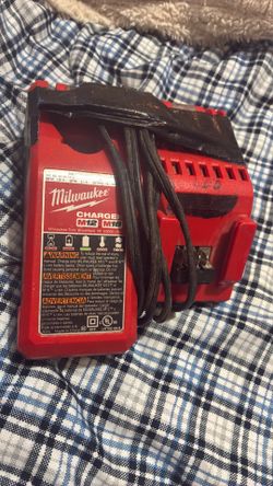 Milwaukee M12 & M18 Multi-Voltage Battery Charger (48-59-1812)