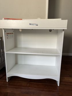 Change Diaper table/bookshelf, white