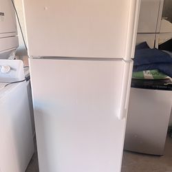 G.E Refrigerator 18 cu.ft