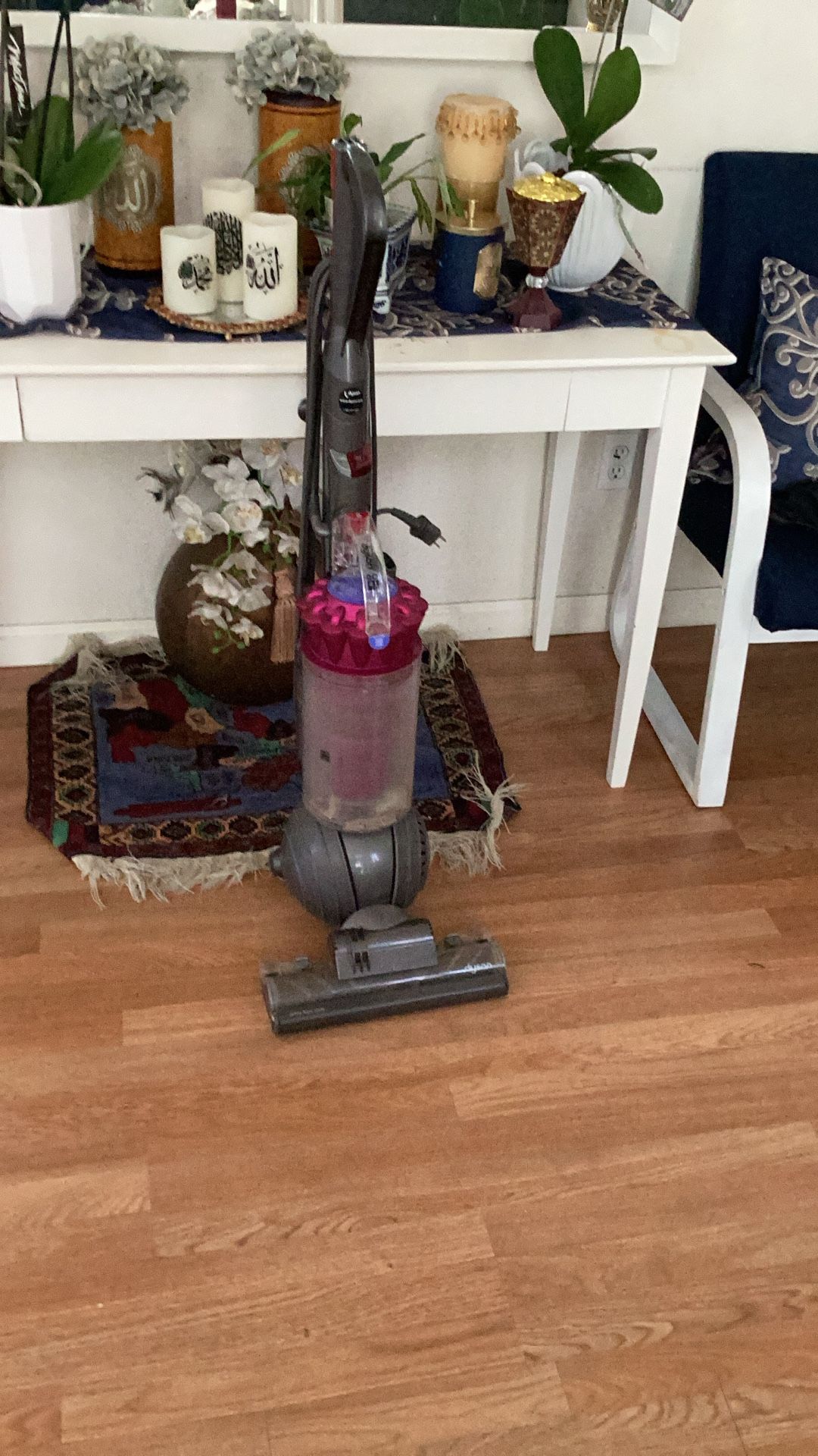 Dyson vacuum cleaner works perfect. Excellent condition attachment is include.