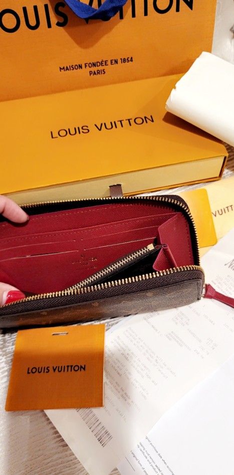 Louis Vuitton Wallet for Sale in Nashville, TN - OfferUp