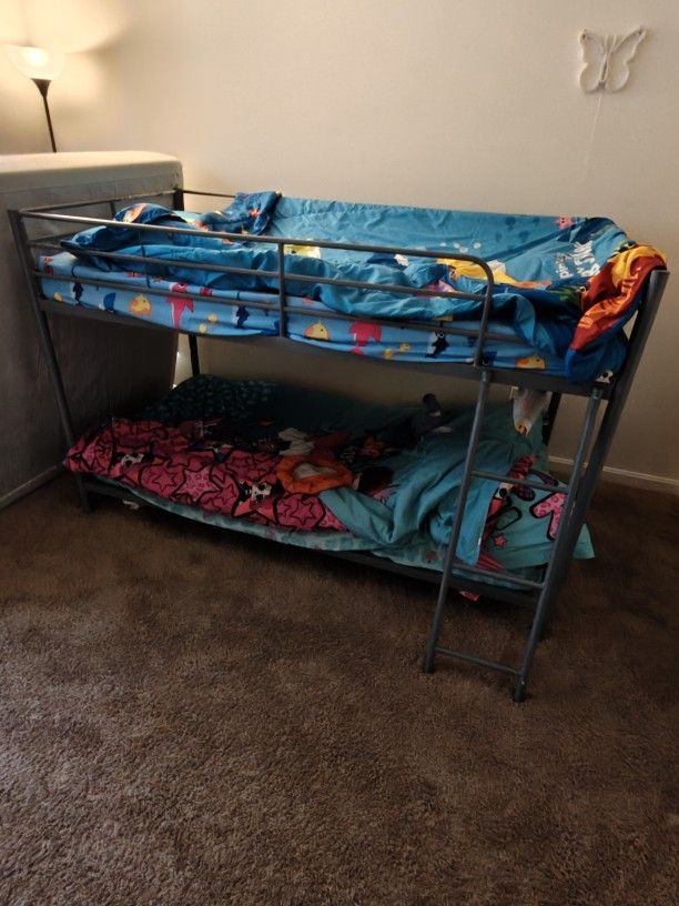 Childrens Metal Bunk Bed and x2 twin mattresses.
