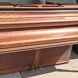 **PIANO**Beautiful !!   SLASHED TO $100. Works  GREAT !! 