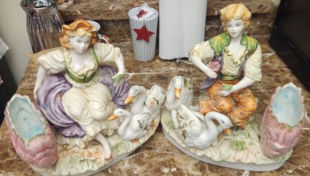 Decorative porcelain figural centerpieces