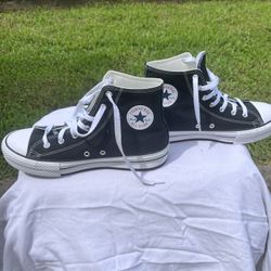 Women’s Converse. Gently Used. Like new! 