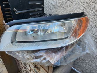Headlight 2010 volvo s80