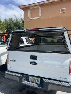 Ford f 150 bed topper  8 feet