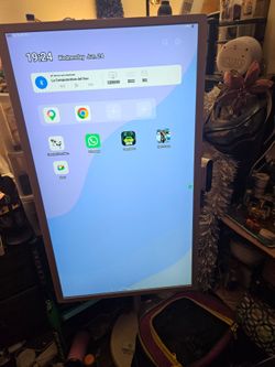 32" tablet TV calendar + with rolling mount/ battery