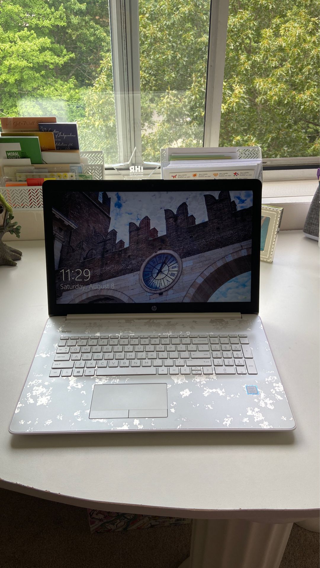 18” HP touchscreen laptop