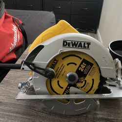 Dewalt Corded Lightweight Circula Saw