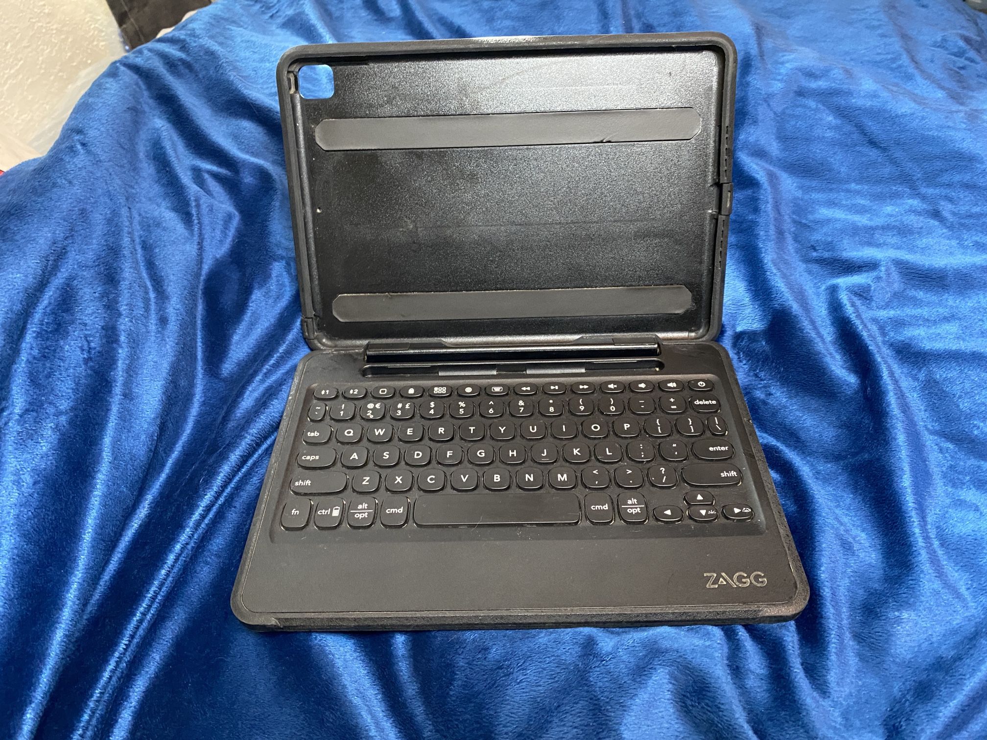 ZAGG Folio For iPad 10.2 (9th Gen)