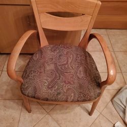 Desk Chair 23in W 33in Tall