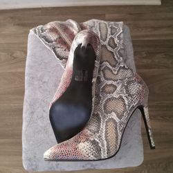 Thigh High Stilletto Snakeskin Print Size 9