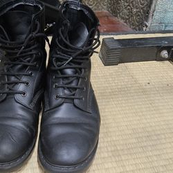 Solovair Greasy 8 Eye Derby Boot