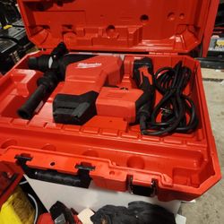 Milwaukee
15 Amp 1-3/4 in. SDS-MAX Corded Combination Hammer with E-Clutch
SLIGHTLY USED