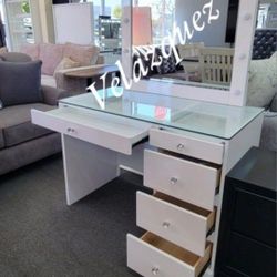 ✅️✅️ White Makeup vanity Set with Lighted Mirror (Stool not included)✅️