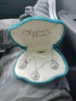 Vintage Taylor Maid USMC Marine Corps Rhinestone Pendant Necklace Set in Box"