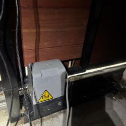 Sliding or swing electric gate slow or noisy? I handle all movement problems