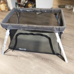 Guava Lotus Travel Crib
