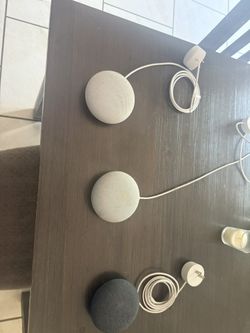 Google Home Minis