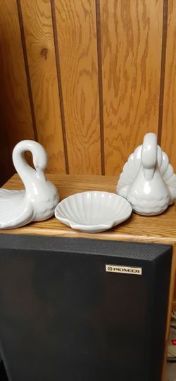 Vintage swan towel holders & shell soap dish