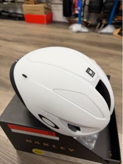 Oakley Velo Mach Mips Cycling Helmet