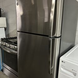 GE Top Freezer Fridge In Stainless Steel 28”