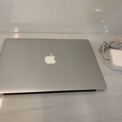 MacBook Air 13” i7 • 8GB • 256GB SSD – Great Condition