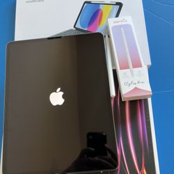 Apple iPad Pro 12.9” 6th Generation (M2 Chip / 2022 Model) 256gb with Pencil & Keyboard  case 