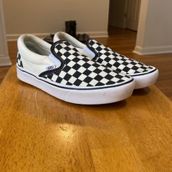 LIKE NEW CONDITION VANS SLIP ON size 7.5 Men 