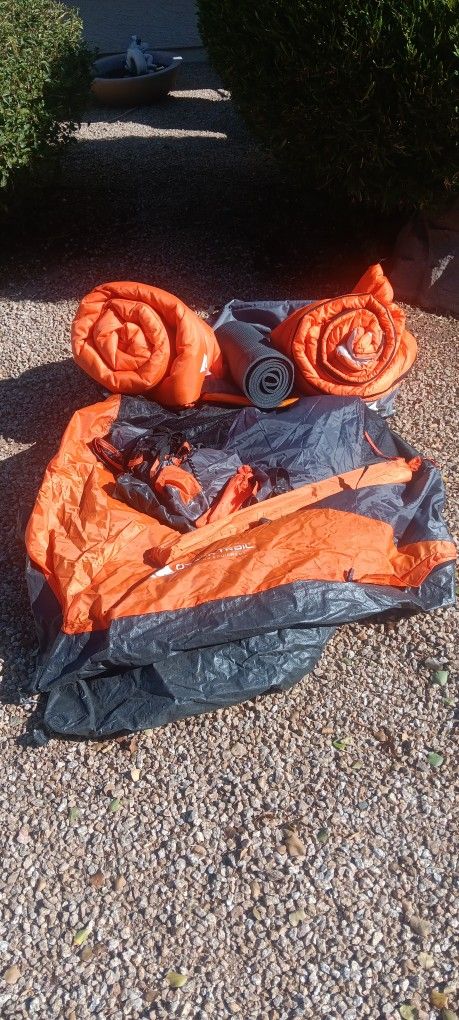 Ozark 4 Persin Tent Two Sleeping Bags And One Sleeping Mat