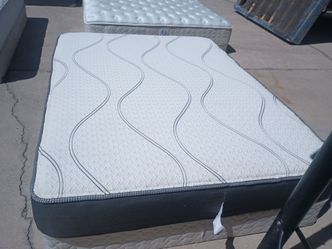 Queen mattress and box spring 🚚🚚 Free delivery