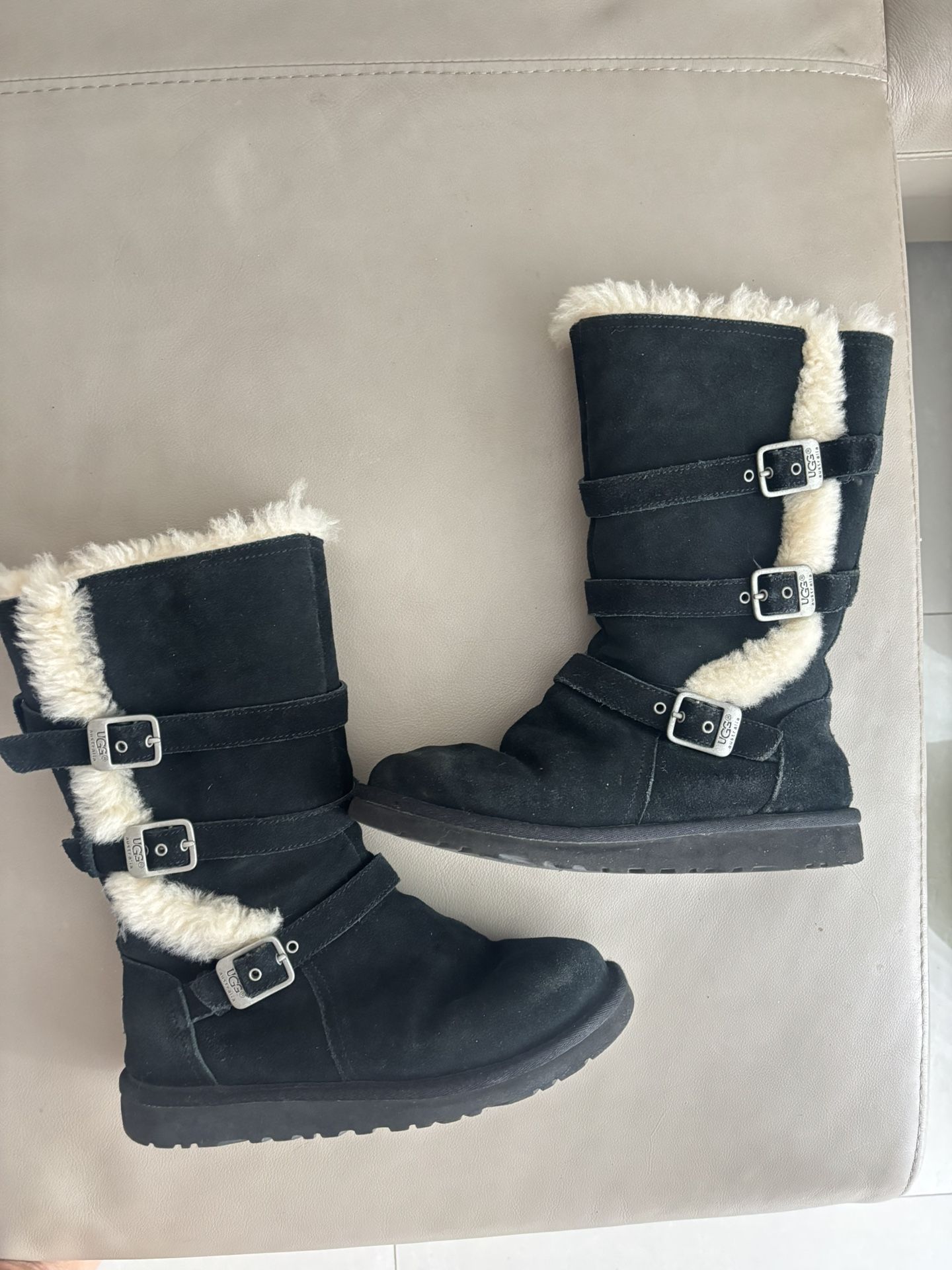 UGG BOOTS SIZE 5 Good Condition