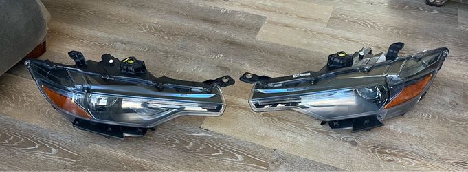 2017-2020 Maserati Levante Xenon Complete LH Driver and RH Passenger Side HID Headlights Pair OEM