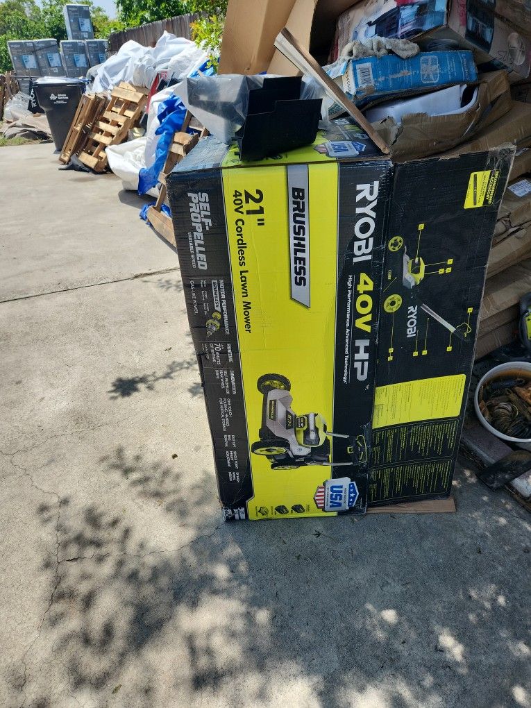 RYOBI
40V HP Brushless 21 in. Cordless Battery Walk Behind Self-Propelled Lawn Mower with (2) 6.0 Ah Batteries and Charger
STORE PRICE $699