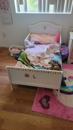 girls toddler bed
