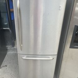 Nevera De 30” GE Profile D Freezer Abajo