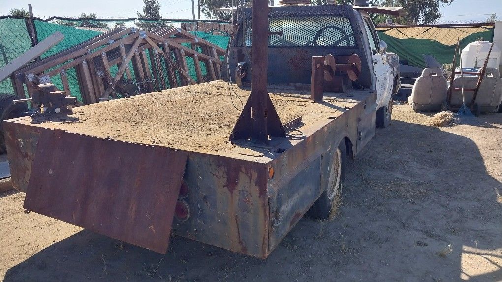 Welding Bed With Tool Boxes And Crane