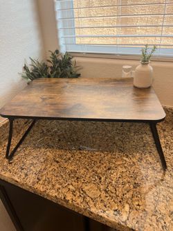 Folding table