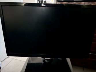 2 Samsung monitors
