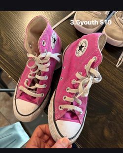 Kids shoes size 3.5youth
